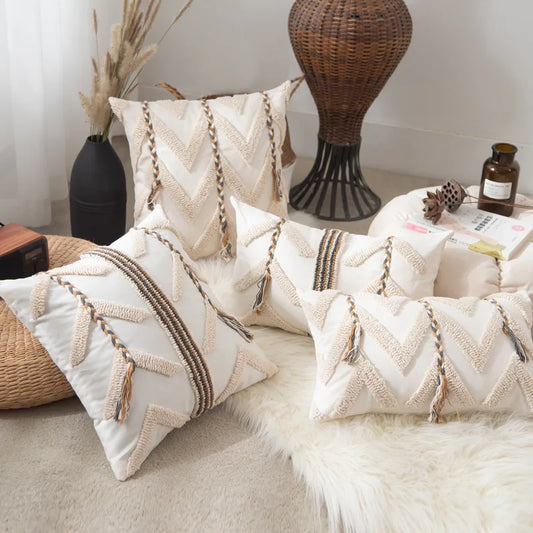 Beige gehäkelter Kissenbezug mit Tufting