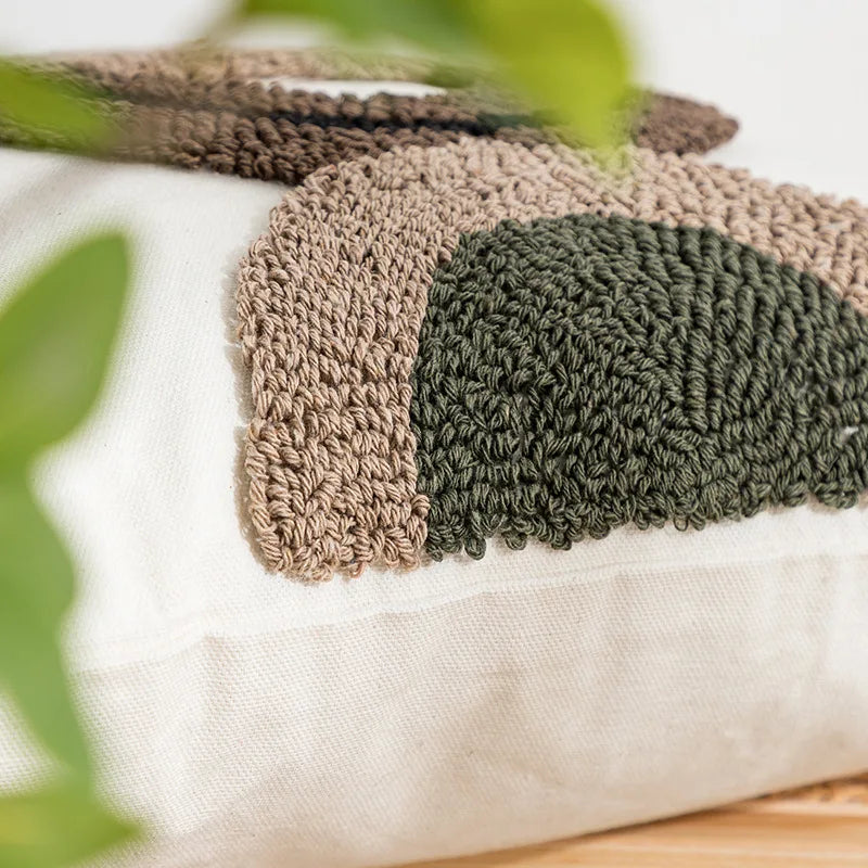 Grau-weißer, einfacher Kissenbezug mit Loop-Tufting