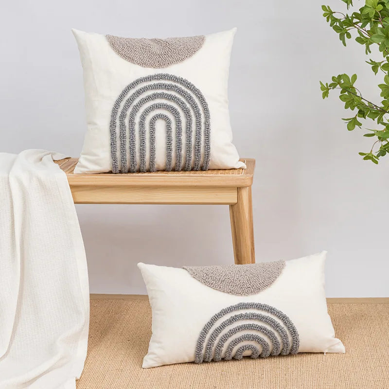 Grau-weißer, einfacher Kissenbezug mit Loop-Tufting