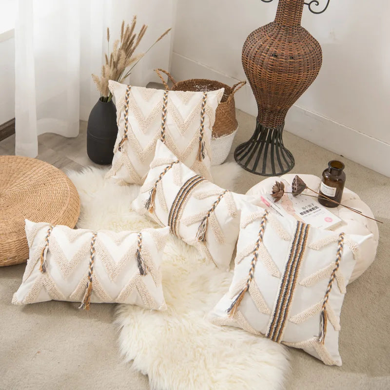 Beige gehäkelter Kissenbezug mit Tufting