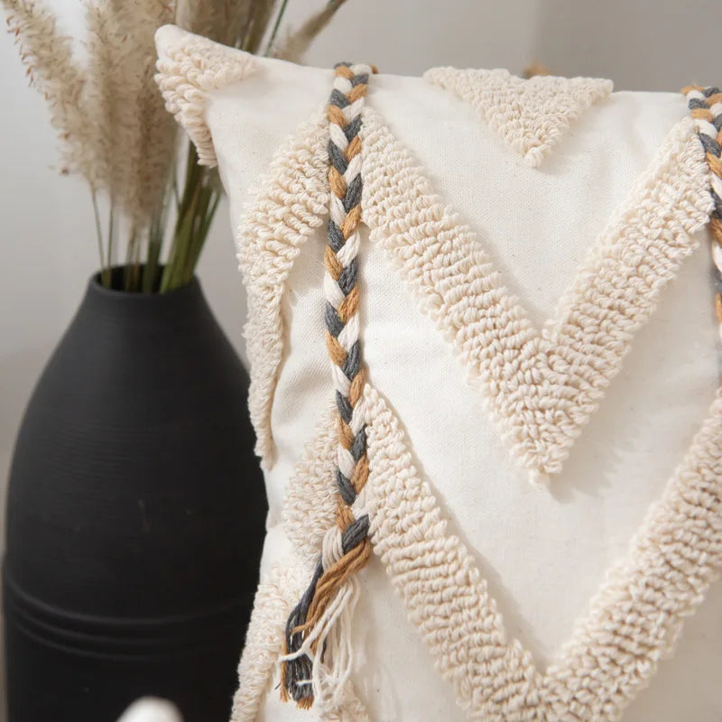 Beige gehäkelter Kissenbezug mit Tufting