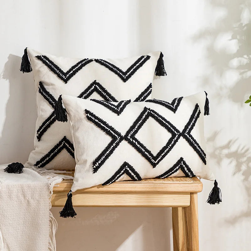 Grau-weißer, einfacher Kissenbezug mit Loop-Tufting