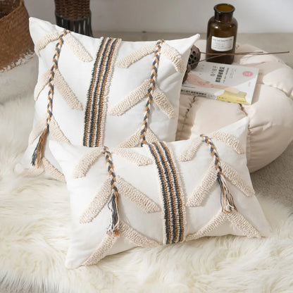 Beige gehäkelter Kissenbezug mit Tufting